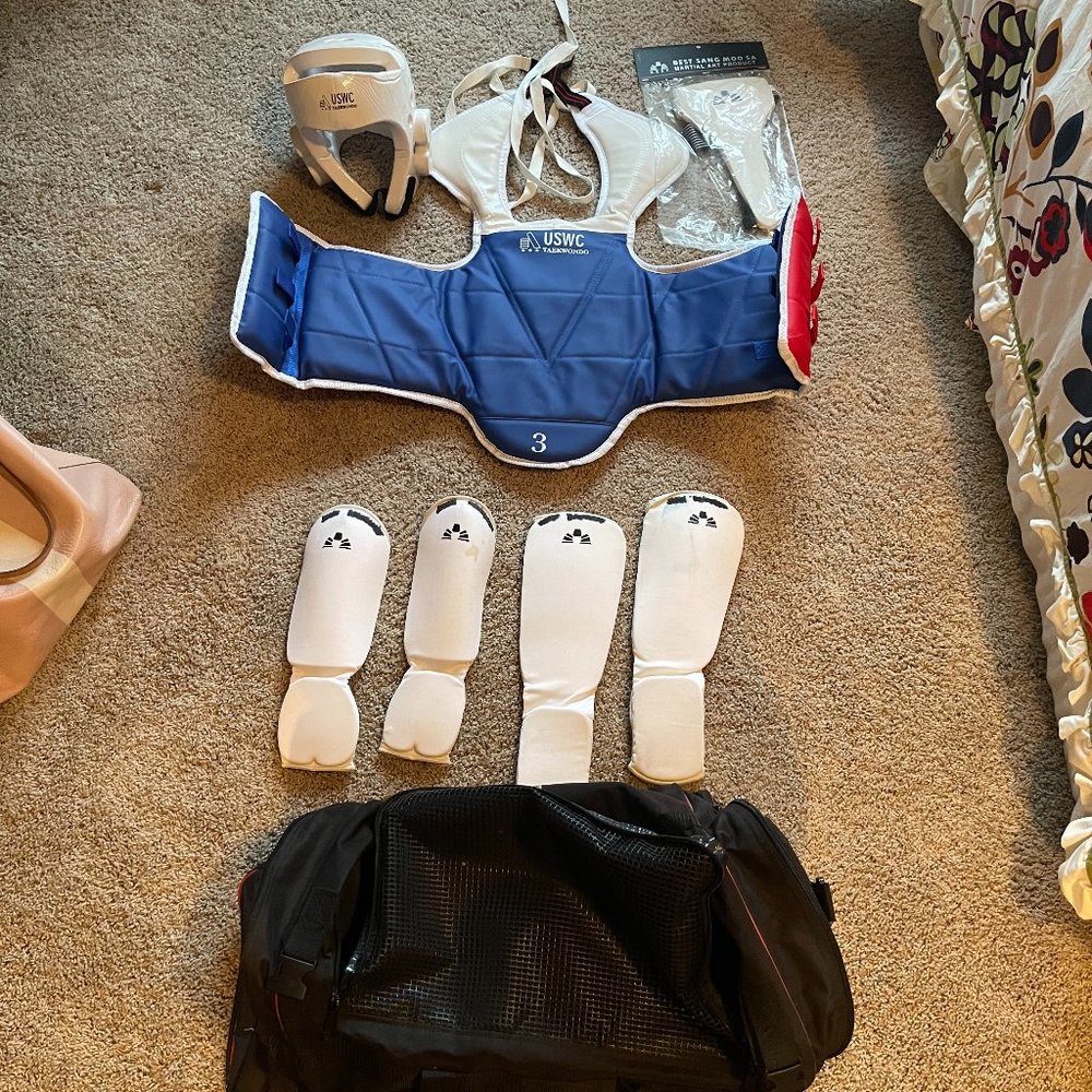 Martial Arts Sparring Gear Full Set Like New With Duffle Bag